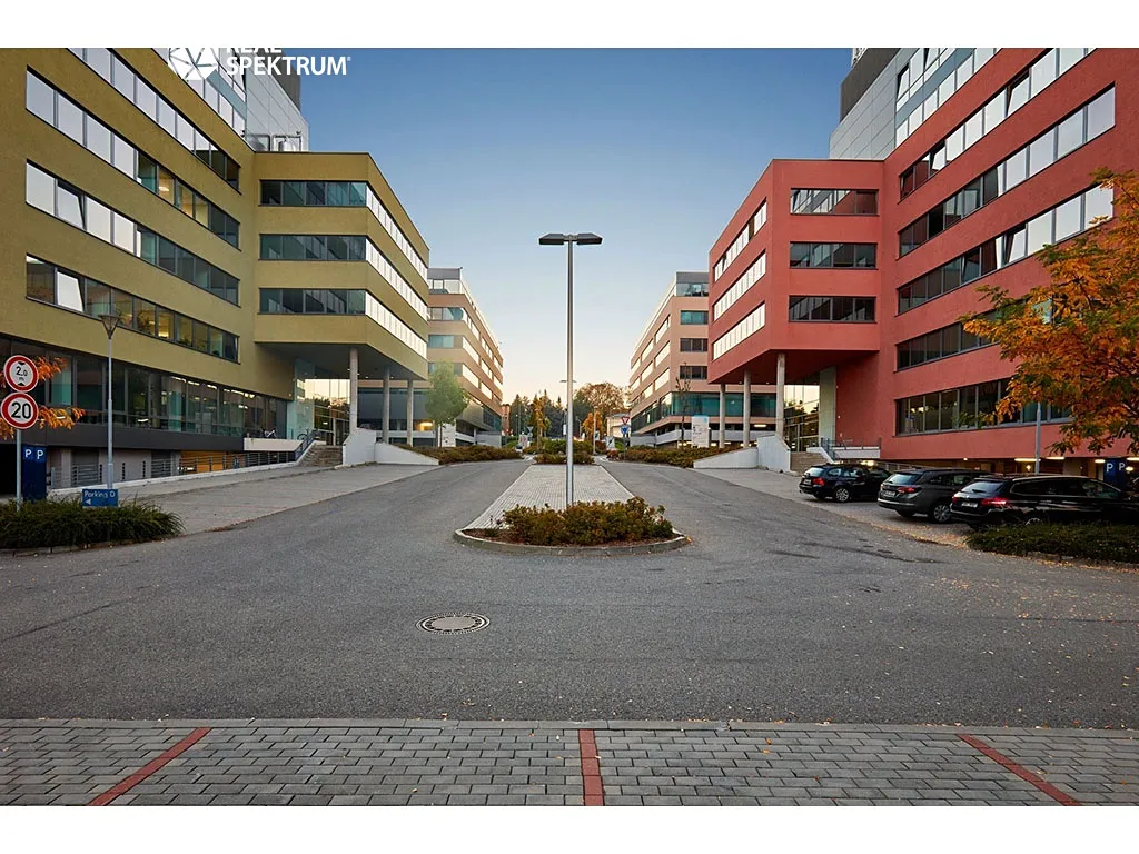 Pronájem kanceláře 577 m²